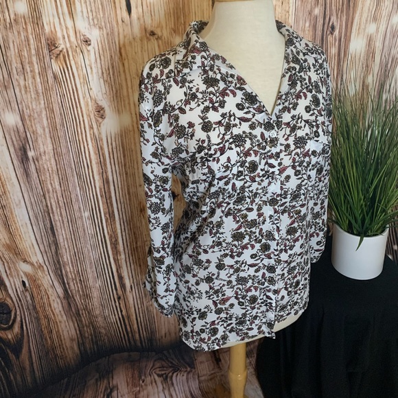 Woman’s long sleeve, XL shirt from LOFT. - Picture 2 of 3